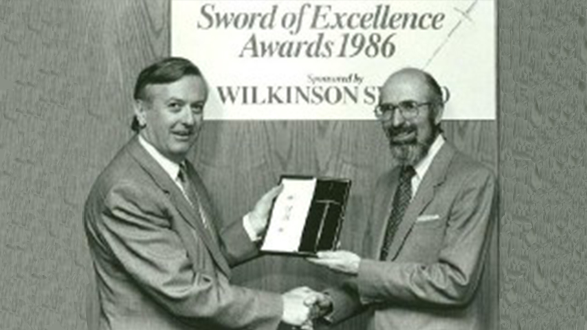 peter bateman obit rentokil3 Peter Bateman (right) on behalf of the BPCA receives the Sword of Excellence from the Institute of Public Relations in 1986